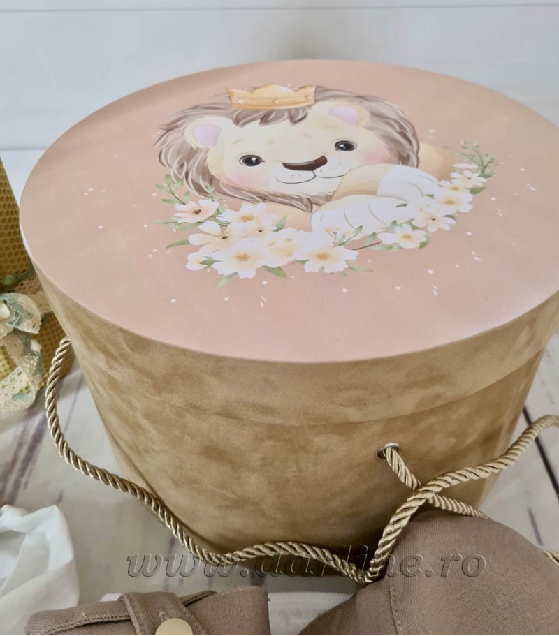 Cutie rotunda din catifea pentru trusou botez Cute Lion