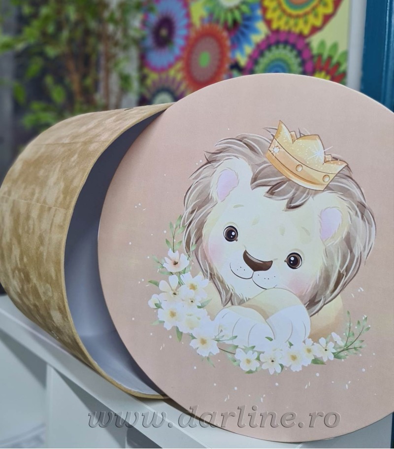 Cutie rotunda din catifea pentru trusou botez Cute Lion