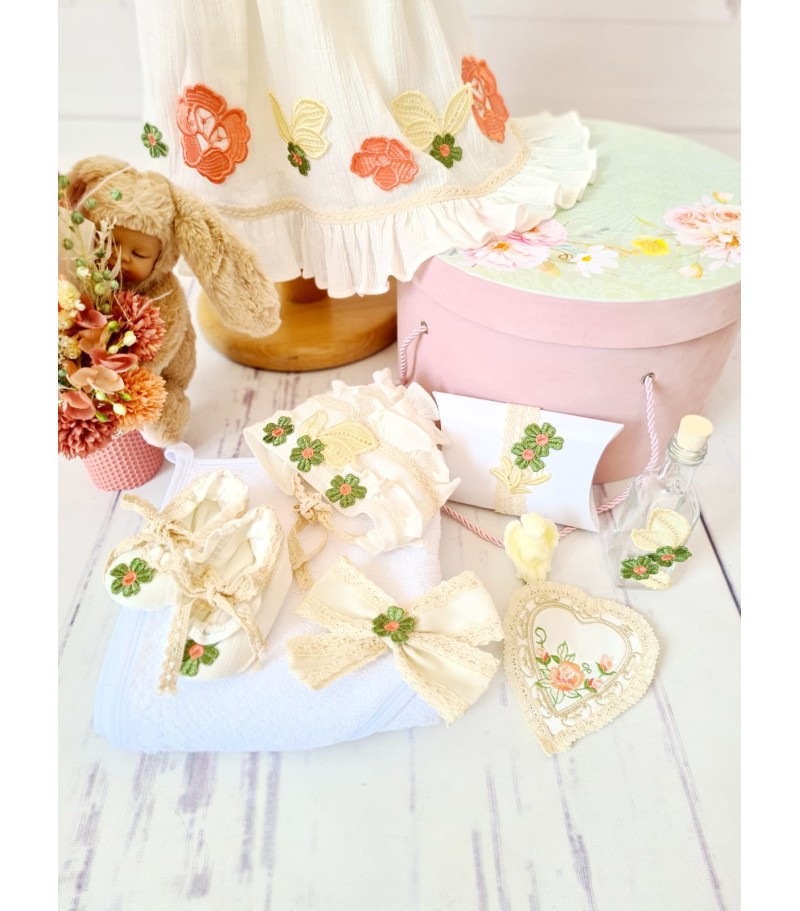 Domnica tinuta populara pentru fetite botez traditional