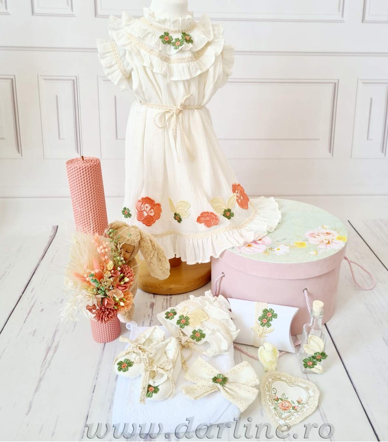 Domnica tinuta populara pentru fetite botez traditional