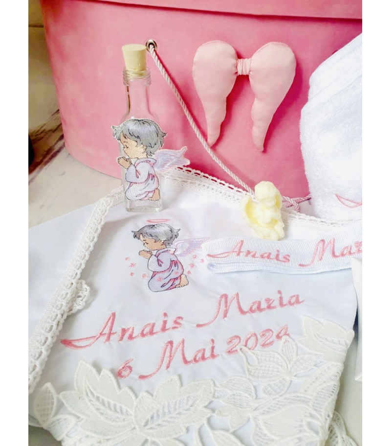 Magnolia, set complet cu trusou, cutie si lumanare pentru botez fetite
