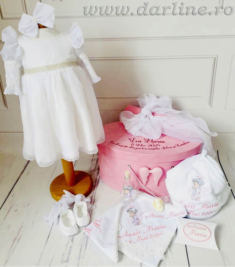 Magnolia, set complet cu trusou, cutie si lumanare pentru botez fetite