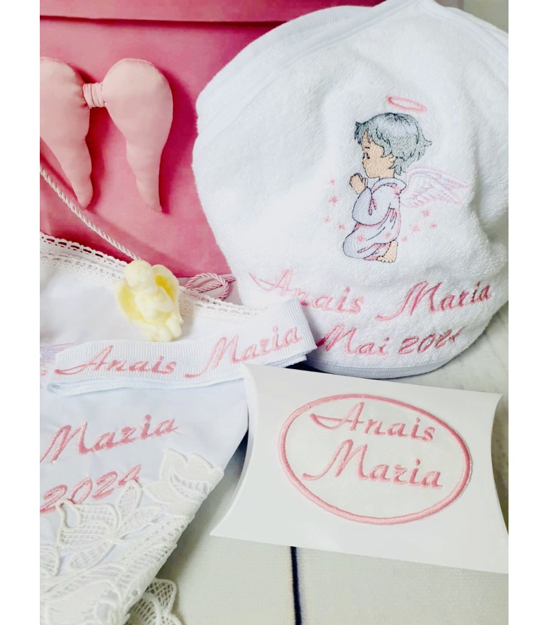 Magnolia, set complet cu trusou, cutie si lumanare pentru botez fetite